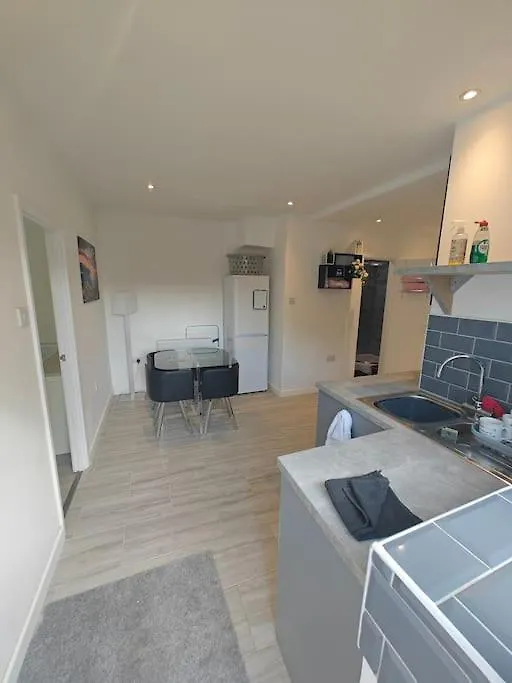 Semesterbostad Stunning 4 Bed House Ideal For Contractors Southampton