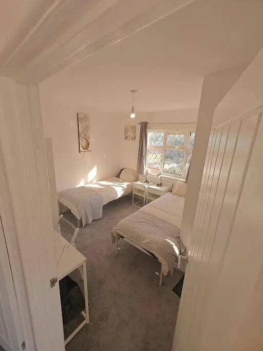 Stunning 4 Bed House Ideal For Contractors Southampton United Kingdom