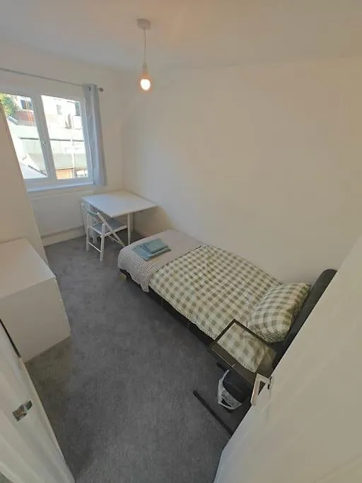Stunning 4 Bed House Ideal For Contractors Southampton Holiday home